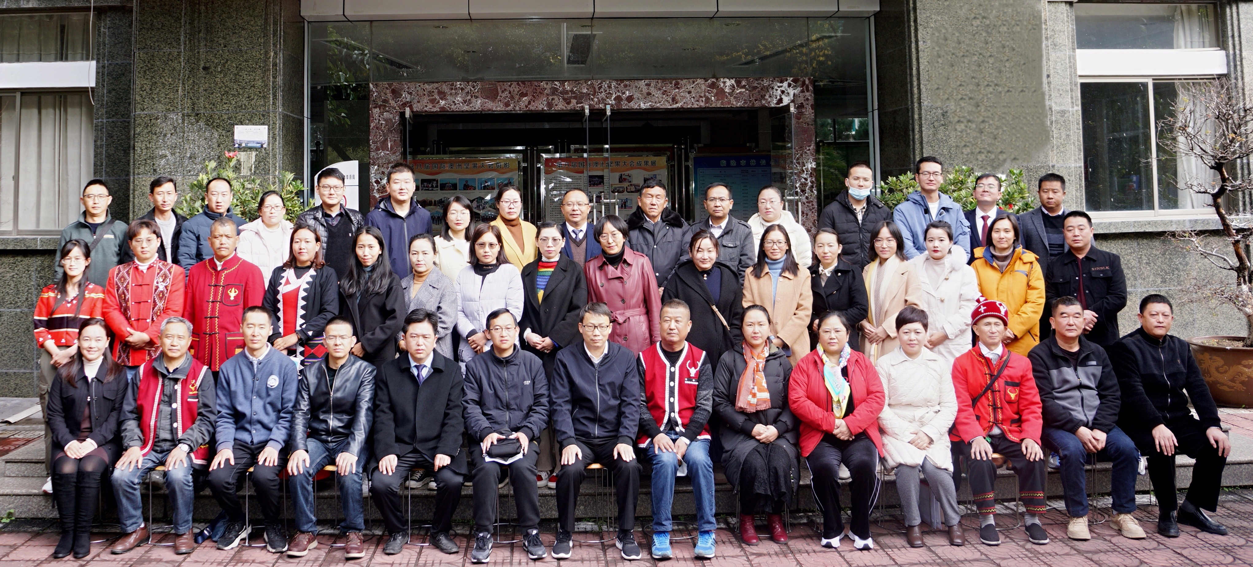 奮進(jìn)新時(shí)代 開啟新征程 ——中國(guó)民族醫(yī)藥學(xué)會(huì)佤醫(yī)藥分會(huì)成立大會(huì)暨2021年學(xué)術(shù)年會(huì)順利召開(圖8) 奮進(jìn)新時(shí)代 開啟新征程 ——中國(guó)民族醫(yī)藥學(xué)會(huì)佤醫(yī)藥分會(huì)成立大會(huì)暨2021年學(xué)術(shù)年會(huì)順利召開(圖8)