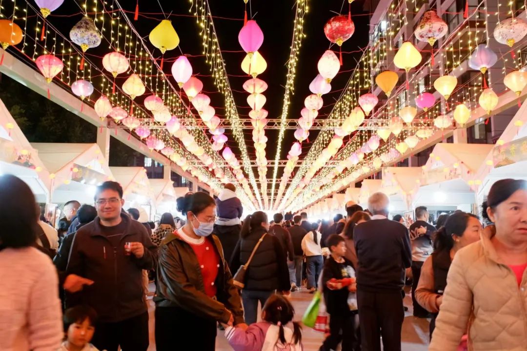 脆皮養生局，國潮新體驗——臨滄中醫夜市之雙江專場火熱持續