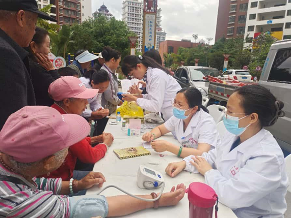 仲夏端午送健康，中醫(yī)惠民暖人心